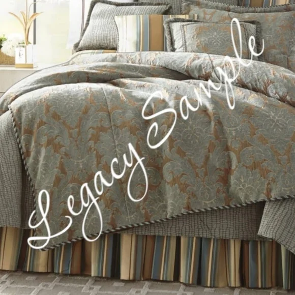 LIKE NEW LEGACY $1,200 Damask Jacquard Brocade Queen Duvet